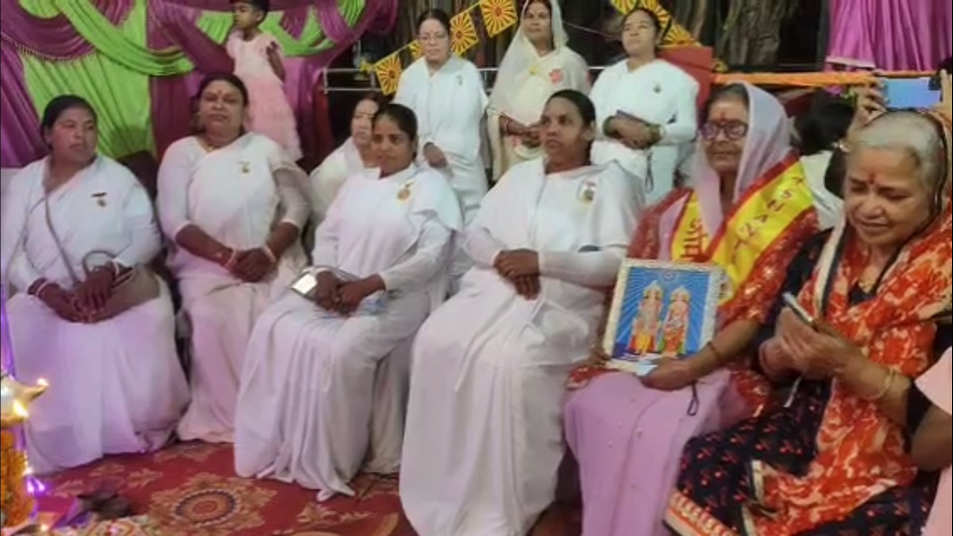 बगहा में चैतन्य देवियों की भव्य झांकी, बहुरानी बोलीं—नारी अबला नहीं, सबला है!