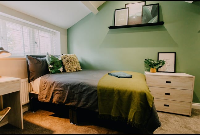 Beautiful Ensuite in Top Quality 2-Bed Flatshare Main Photo