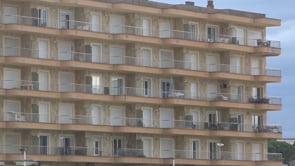 En Comú l’Escala defensa intervenir el mercat dels HUT, davant la manca d’habitatge protegit i assequible