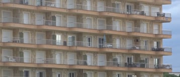 En Comú l’Escala defensa intervenir el mercat dels HUT, davant la manca d’habitatge protegit i assequible