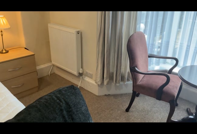 Large Studio All Bills Included 5 Minutes Walk Mgp Main Photo