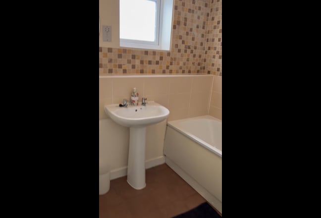 Female roomie - Double room in a 2 bed apartment  Main Photo