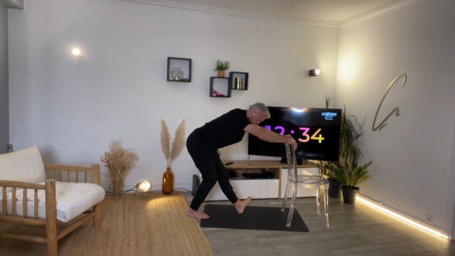 Stretching avec chaise