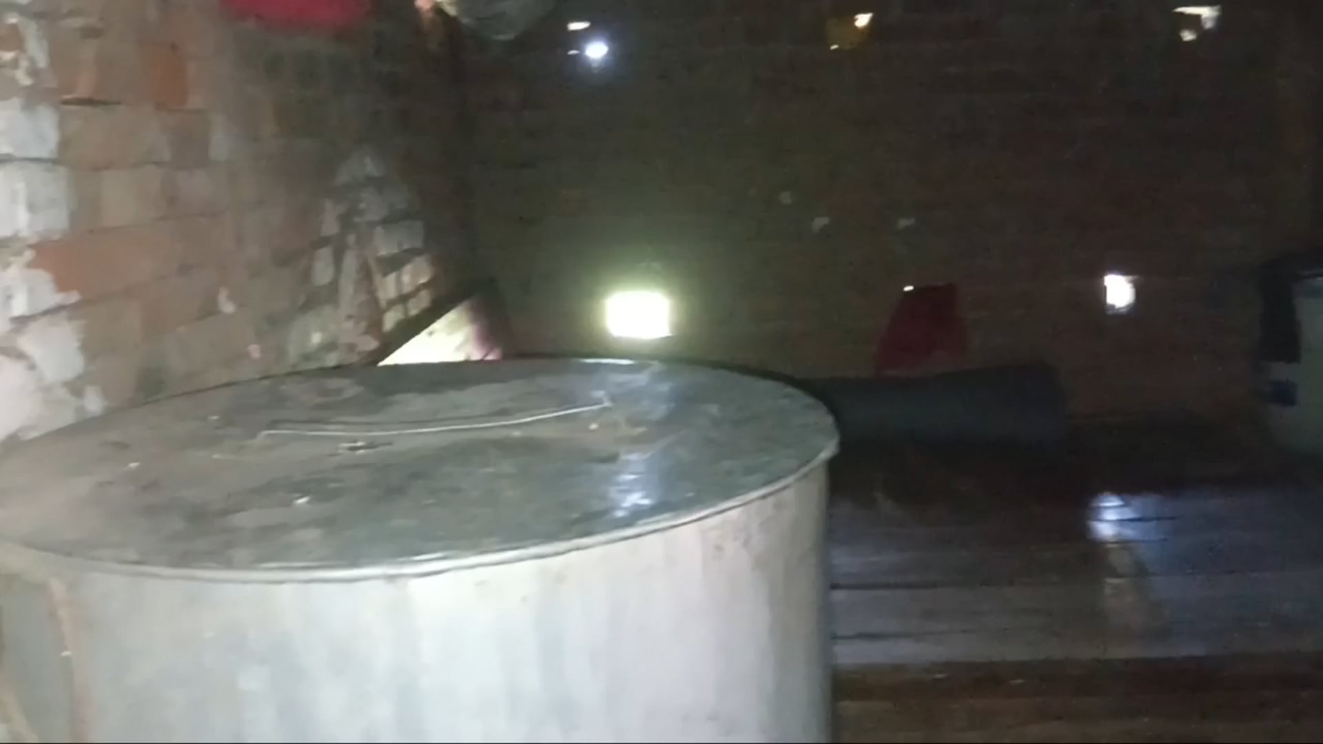 पिपरहिया गांव में घर की खिड़की तोड़कर चोरी, जेवर नगदी समय लाखों की संपत्ति गायब