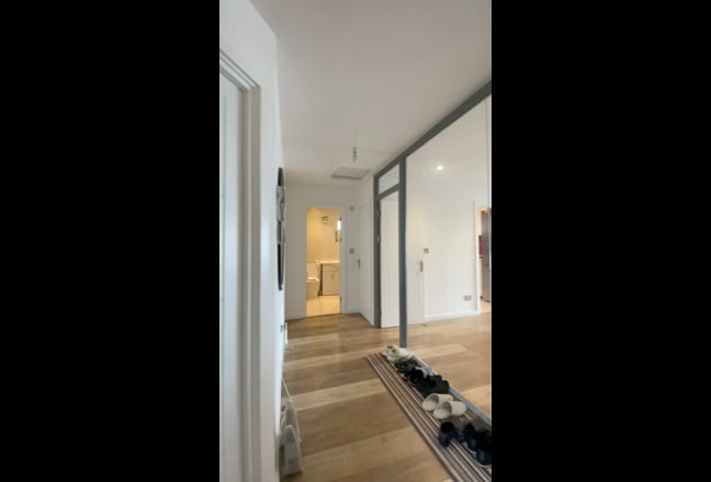 Canary Wharf River View Master Room for 1 female Main Photo