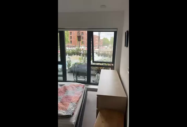 Spacious Double Room with Private Bathroom Modern  Main Photo