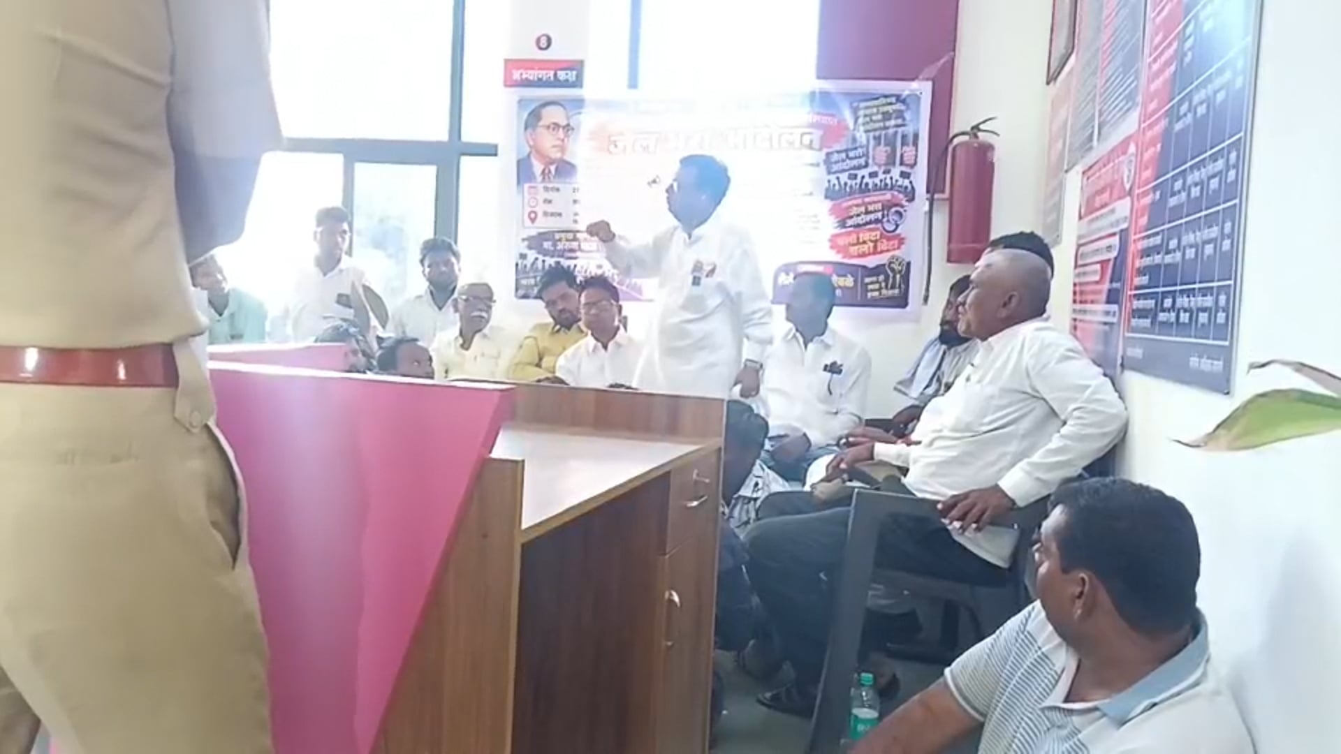 विटा डीवायएसपी च्या नावाने कार्यालयातच शिमगा 