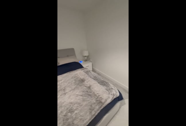 Bright Double Room in Modern Home w Bills Included Main Photo