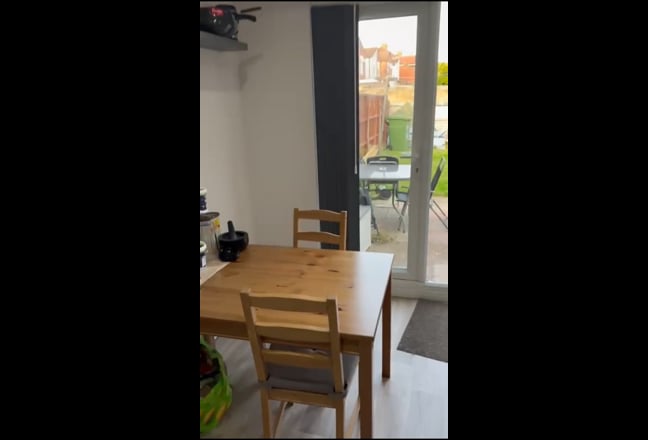 2* Single rooms, off street parking, close to town Main Photo