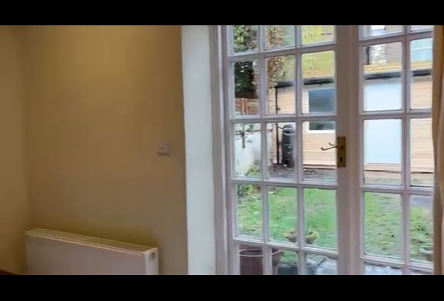 A Lovely, Bright and Newly Painted Double Bedroom  Main Photo