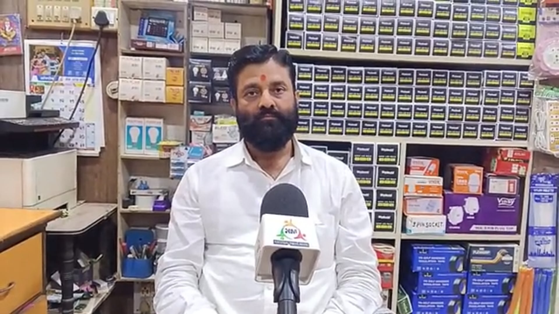 मुख्यमंत्री उपमुख्यमंत्री शेतकऱ्यांची थट्टा करू नका शेतकऱ्याला 50 हजार रुपयाची मदत करा शिवाजीराव शिंदे 
