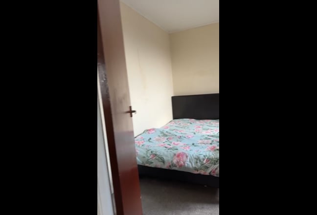 A Double Bedroom to Share with a Girl Is Available Main Photo