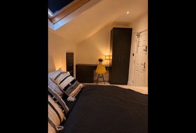Stunning Fully Refurbished Luxury Hmo – Beeston Main Photo