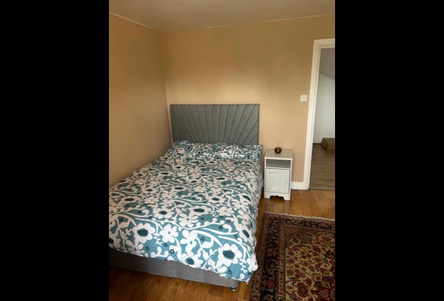 NW2 1AQ – Double Room in a 2-Bed Flat Main Photo