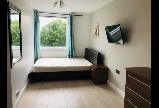 Double Room SW15 | Bills Included | From &pound;780 Main Photo
