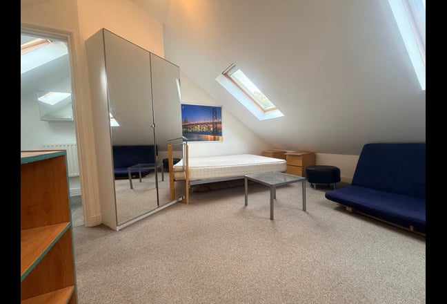 Loft Ensuite in Surrey Quays - All Bills Included Main Photo