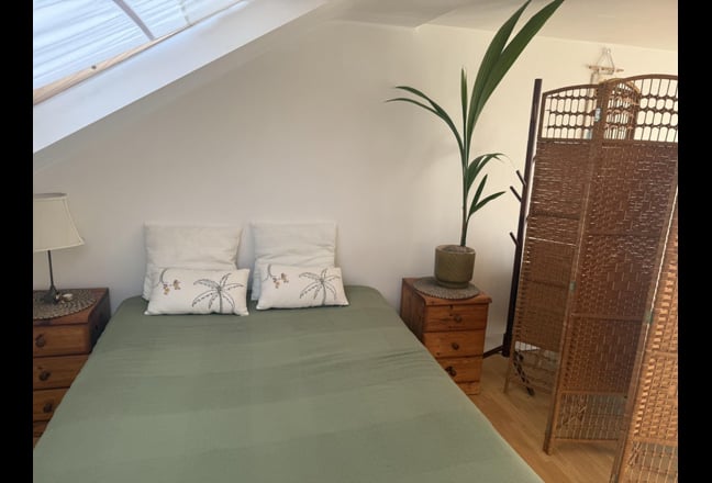 Video 1: Bed corner