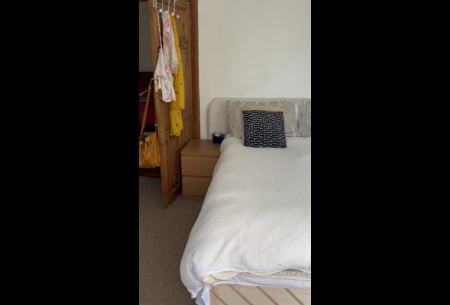 Bright cosy single room in flat share  Main Photo