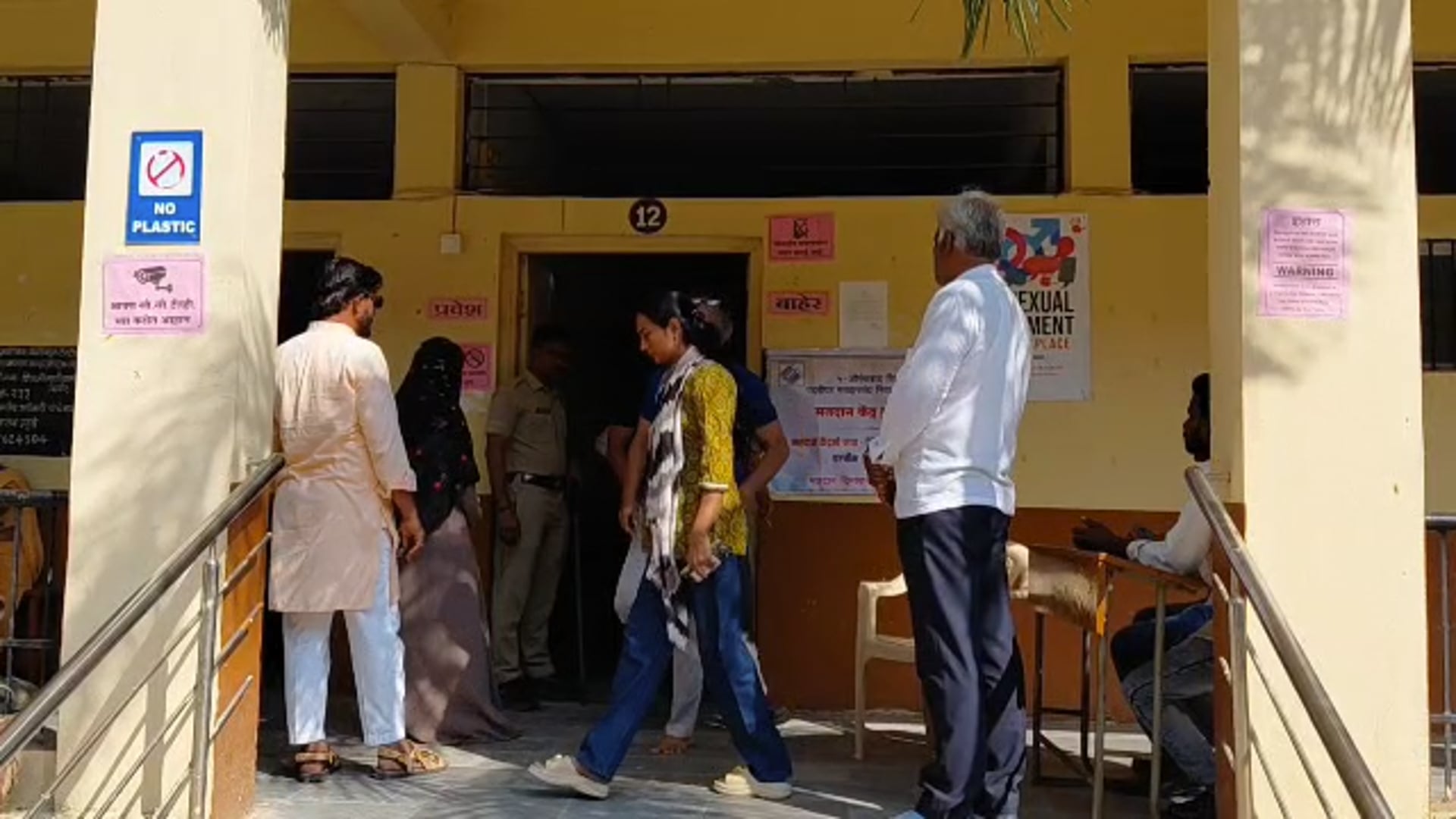 छत्रपती शिवाजी महाराज महाविद्यालयात  शांततेत मतदान सुरू