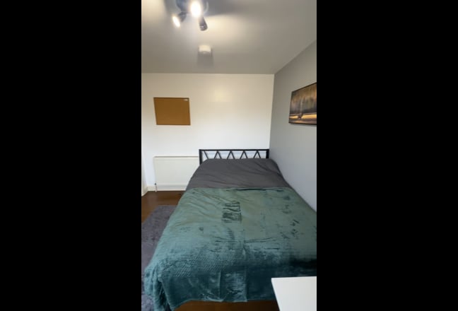 Dbl room top floor - all bills incisive  Main Photo