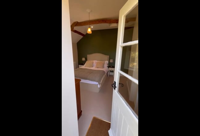 Large En-Suite Double Room in Dorset Farmhouse  Main Photo
