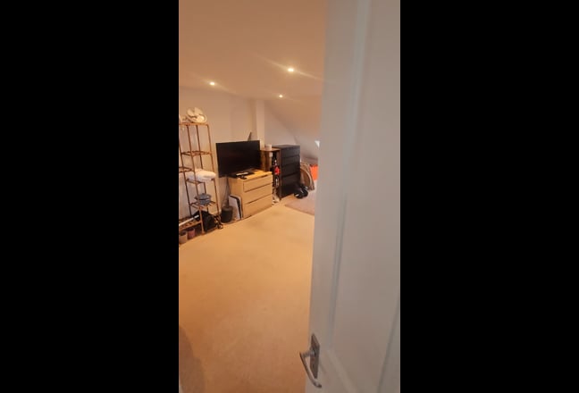 Massive Room in Willesden Green Main Photo