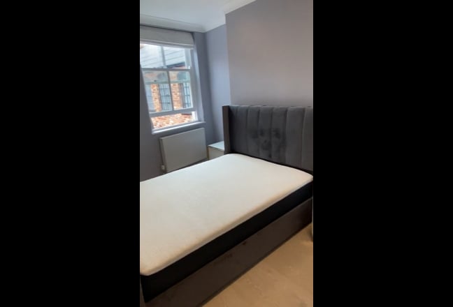  👉  EN-SUITE  Double  Room  –  Jewellery  Quarter Main Photo