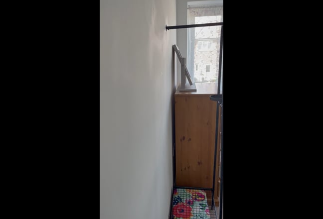 Bright Small Double Room – Quiet Shift‑Worker Hous Main Photo
