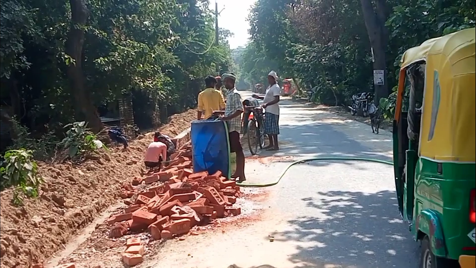 बघौता से नरायनपुर जाने वाली मुख्य मार्ग का चौड़ीकरण का कार्य होने से क्षेत्रीय लोगो मे हर्ष