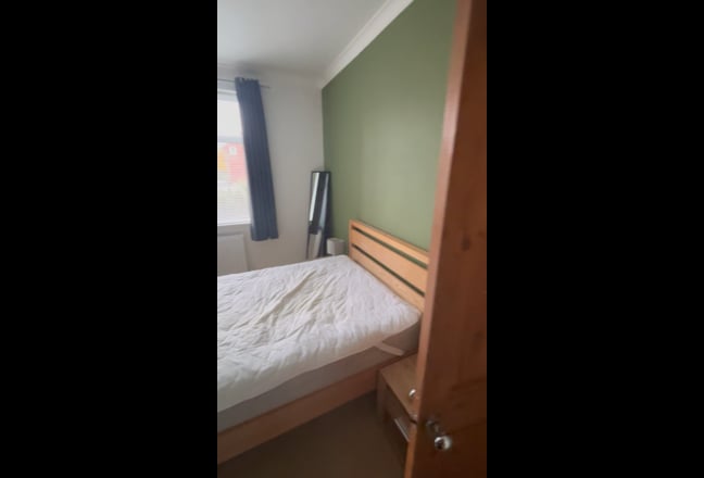Room available in a 2 bedroom flat  Main Photo