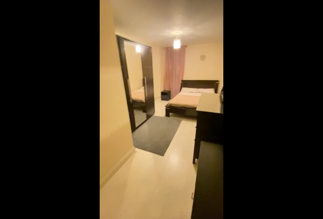 Large Double Room Available in Victoria/Pimlico Main Photo