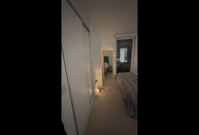 Double room with ensuite - city centre apartment Main Photo