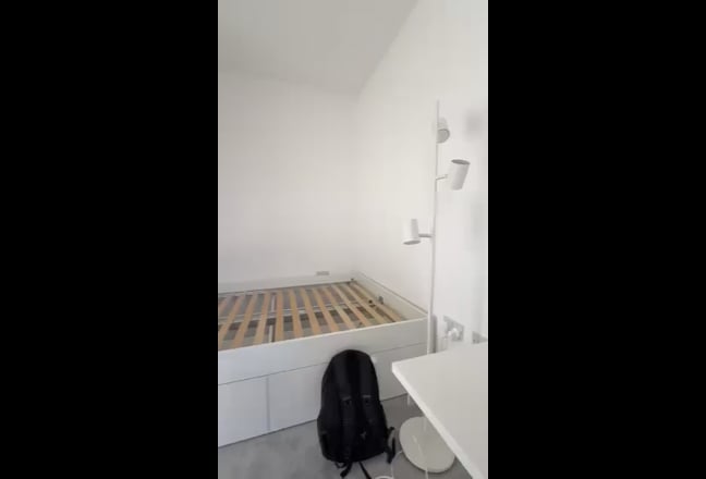 🏡 Double Room Available in a 3-Bedroom House Main Photo