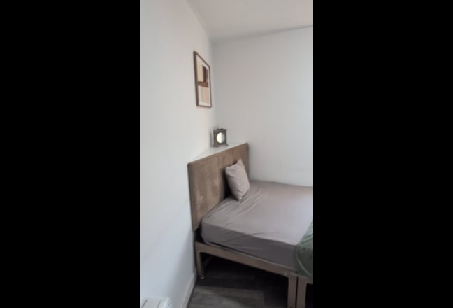 Modern 3 bed Property near St James & Leeds city  Main Photo
