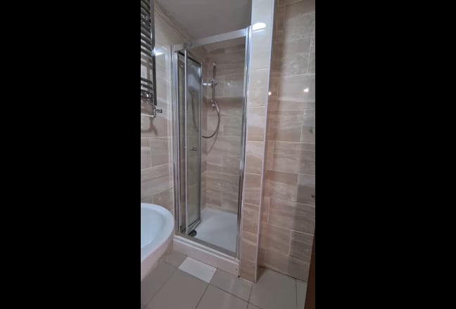 Spacious Ground-Floor Double Room in Student House Main Photo