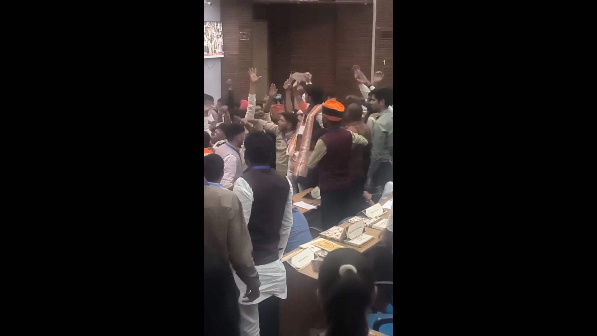 राष्ट्रीय युवा संसद में गूँजी राया के लाल नीतेश पाठक की आवाज, जनपद मथुरा का किया प्रतिनिधित्व