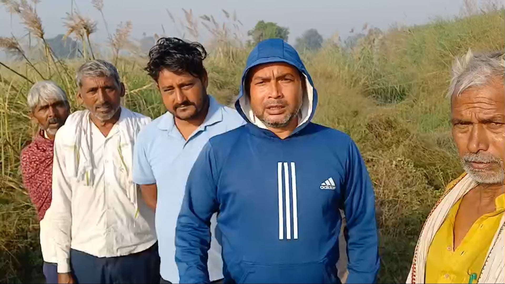 बाइक को रास्ता देना पड़ा भारी,गिरा ट्रेक्टर