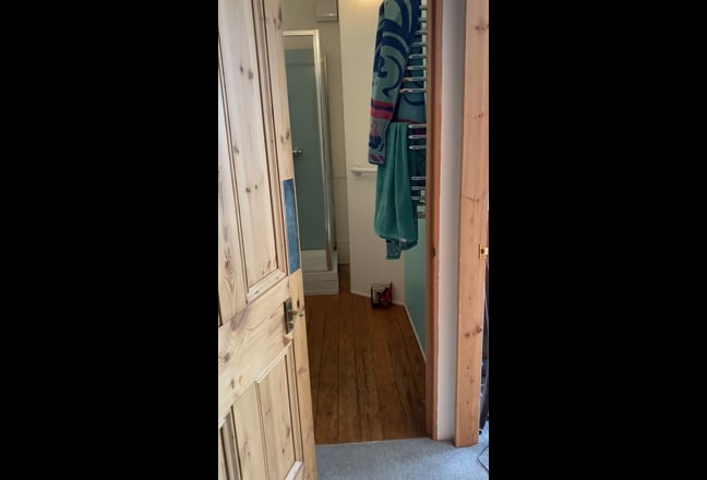 Sunny Ensuite Double Bedroom available  Main Photo