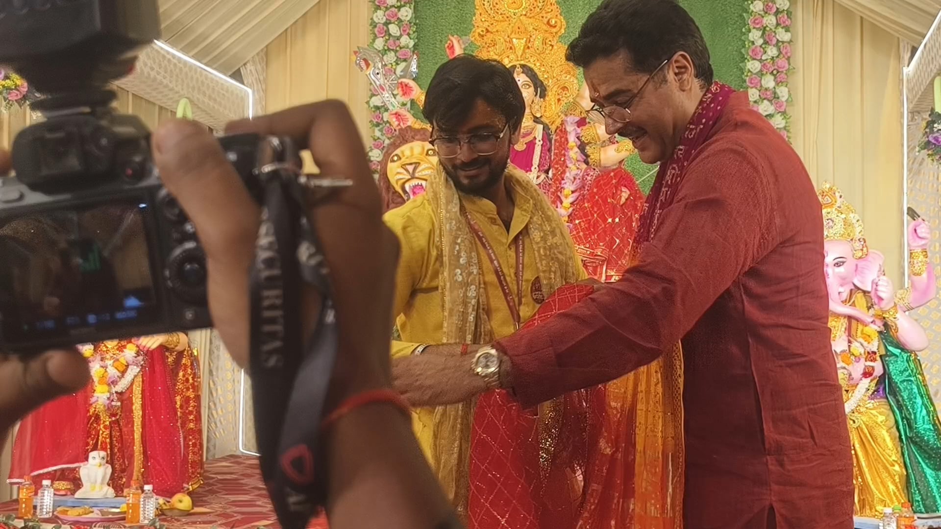 अमेठी जिला के गौरीगंज आदिशक्ति दुर्गा पूजा समिति की तरफ से रविवार को जगराता का आयोजन किया गया,