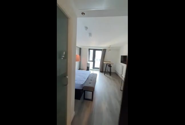 Studio with Free Breakfast & Weekly Cleaning Main Photo