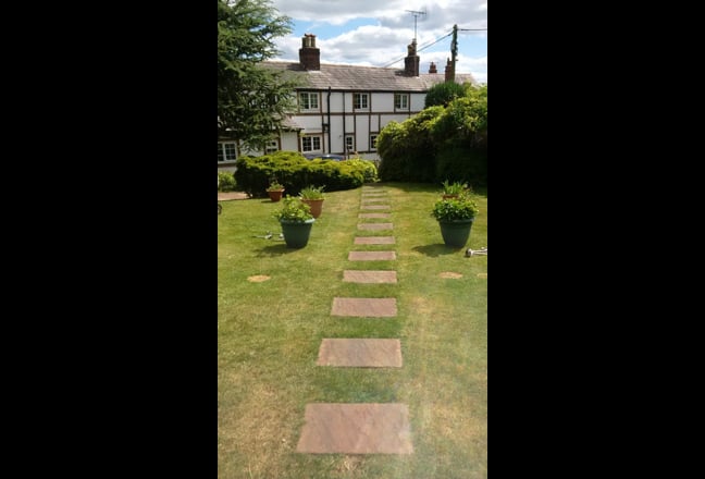 Single room in country house, large garden. Main Photo