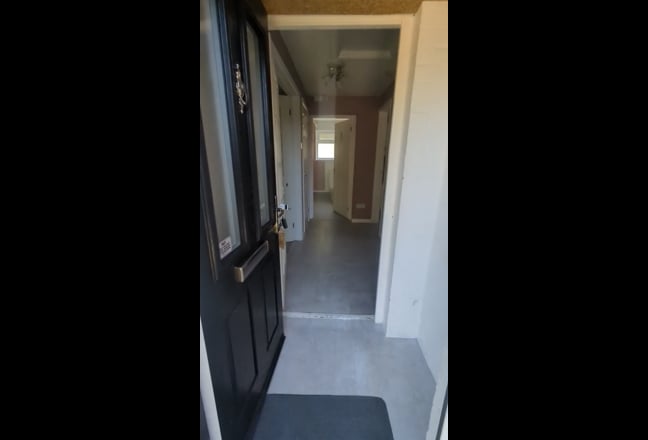 Quiet ensuite room Two Mile Ash (Furnished or not) Main Photo