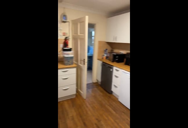 Small Double Room to Rent Main Photo