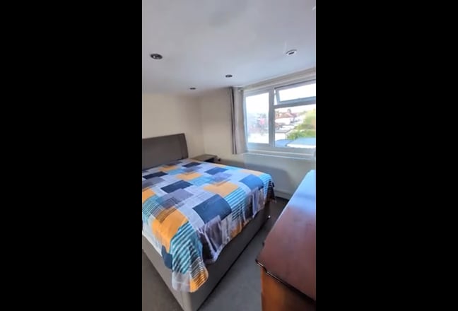 Bright Double Loft Room Available Main Photo