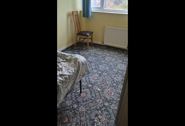 Single / Small Double | 5 Mins to Custom House stn Main Photo