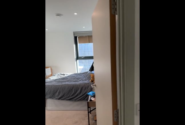 Stunning 23rd Floor city view ensuite room Main Photo