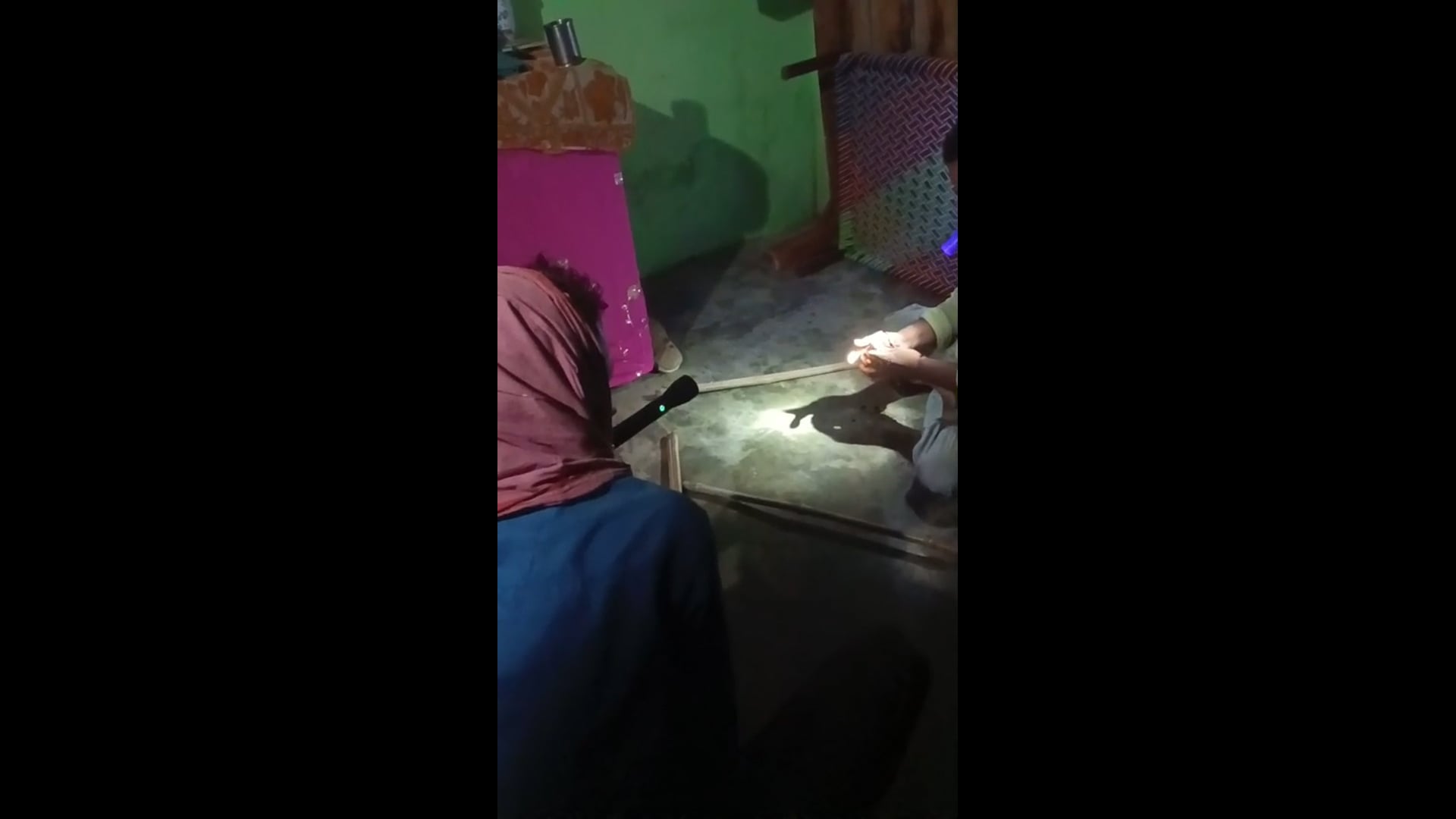 सांप निकालने वाले सपेरे को ही सांप ने काटा मौत 