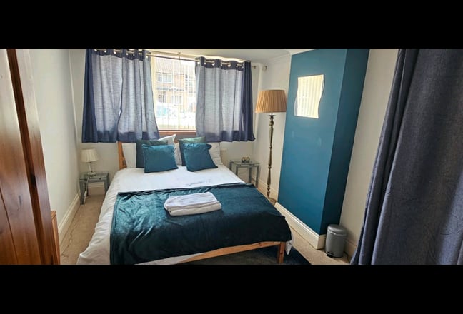 Quiet en-suite room and 2 double rooms Main Photo
