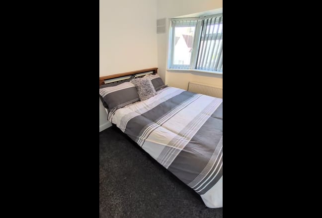En-Suite Double, 5 mins to station. with storage. Main Photo