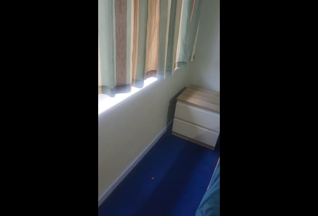Spacious room to let in two bed maisonette Main Photo